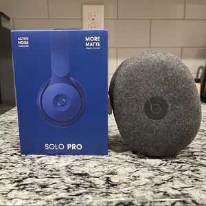 Navy blue Matte Beats by Dr. Dre solo pro headphone